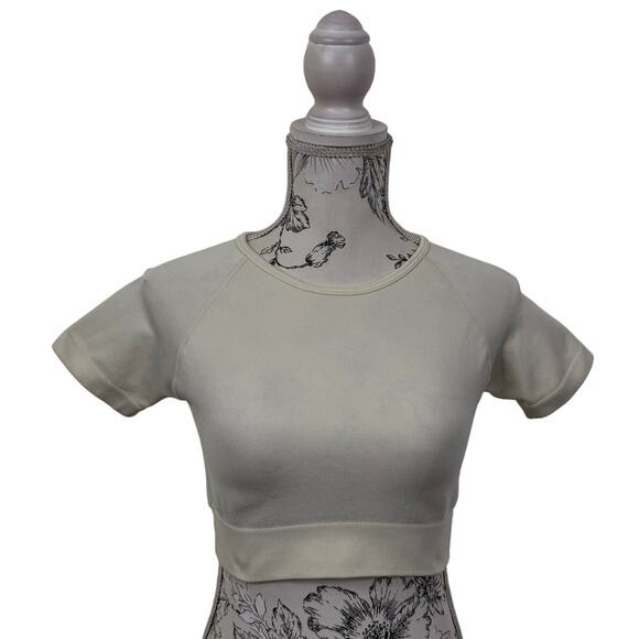 Seamless Crop Top Short Sleeve Size S - Picture 1 of 7